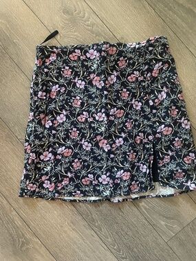 Floral mini skirt